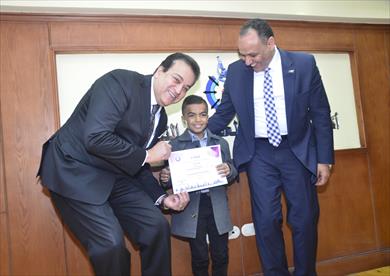 وزير التعليم العالي يكرم الفائزين بجوائز معرض القاهرة الدولي للابتكار