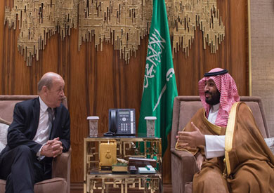جانب من الاجتماع بين ولي العهد السعودي ووزير خارجية فرنسا