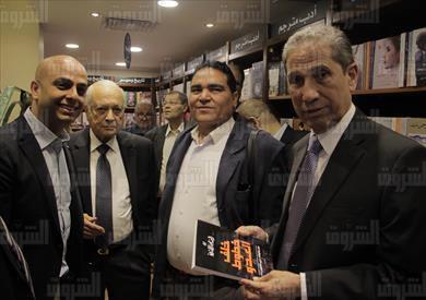 اللواء أسامة المندوه في افتتاح مكتبة الشروق بالمهندسين - تصوير: أحمد عبد الجواد