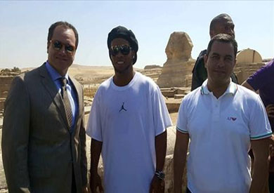 رونالدينيو يزور الأهرامات
