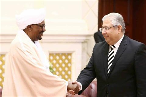 صورة السفير المصري مع الرئيس السوداني