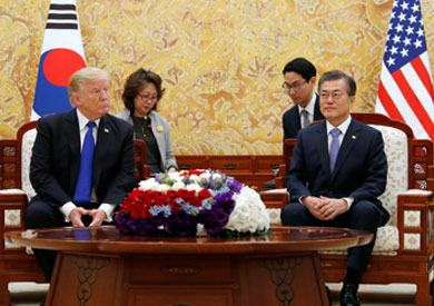 الرئيس الكوري الجنوبي مون جاي إن ونظيره الأمريكي دونالد ترامب