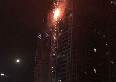 جانب من الحريق ببرج الشعلة في دبي