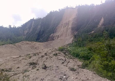 انهيارات ترابية بسبب زلزال بابوا غينيا الجديدة