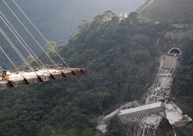 انهيار جسر تحت الإنشاء في كولومبيا