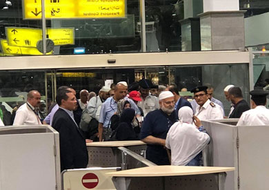 وصول الحجاج الفلسطنيين لمطار القاهرة