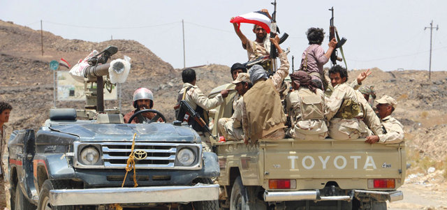 عناصر يمنية تسعى لدحر مناصري الحوثي