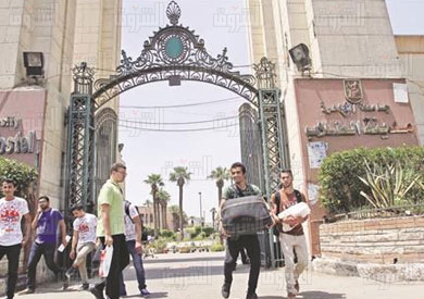 تعليم جامعة القاهرة اخلاء المدينه الجامعيه 2014 تصوير احمد عبد اللطيف