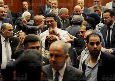 النائب هيثم الحريري منفعلاً خلال إحدى جلسات مناقشة «تيران وصنافير» - تصوير لبنى طارق