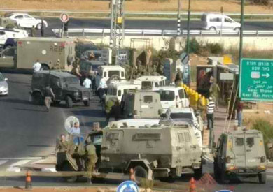 انتشار آليات الجيش في موقع الحادث