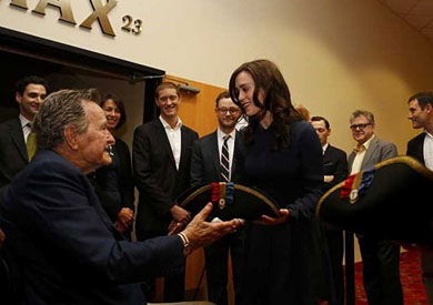 جورج بوش الأب والممثلة هيذر ليند - أرشيفية