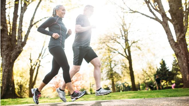يساعد أداء التمرينات الرياضية المعتدلة مثل ركوب الدراجات أو الركض في تحسين وظائف المخ