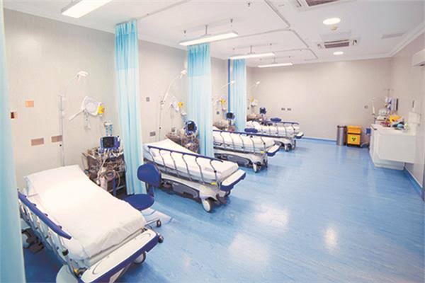 هل هناك خطورة في وقوع جزء من القطاع الصحي بقبضة مستثمرين غير مصريين؟ وزير الصحة يجيب