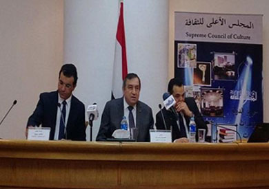 عصام شرف أثناء الندوة