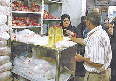 صرف الحصص التموينية  تصوير - روجيه أنيس