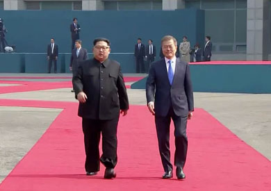 الزعيمان الكوريان الشمالي كيم جونج أون والجنوبي مون جاي إن