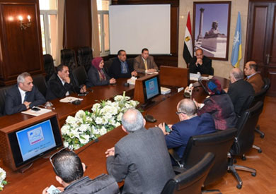 محافظ الإسكندرية خلال الاجتماع