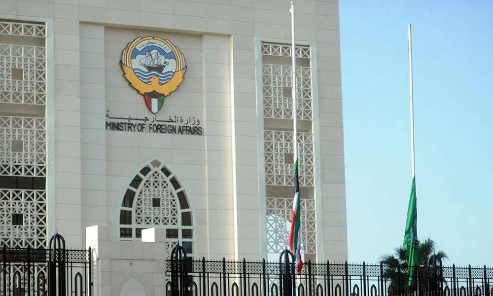 الكويت تسحب دبلوماسيين إيرانيين