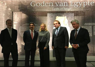 سفير مصر في هولندا يفتتح معرض «الآلهة المصرية»