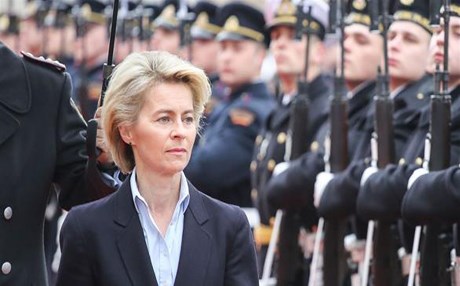 وزيرة الدفاع الألمانية