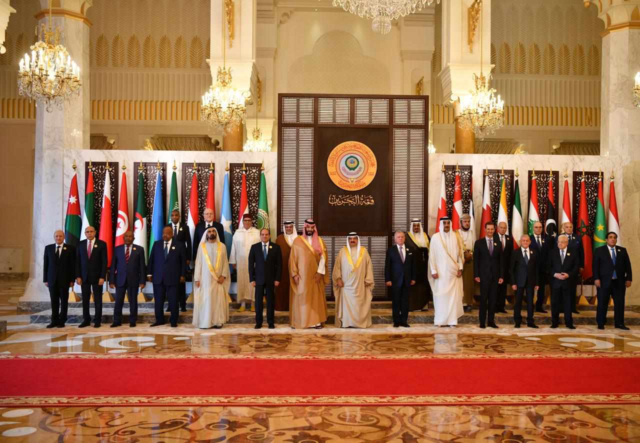 صورة تذكارية للقادة المشاركين بالقمة العربية الـ33 في العاصمة البحرينية المنامة