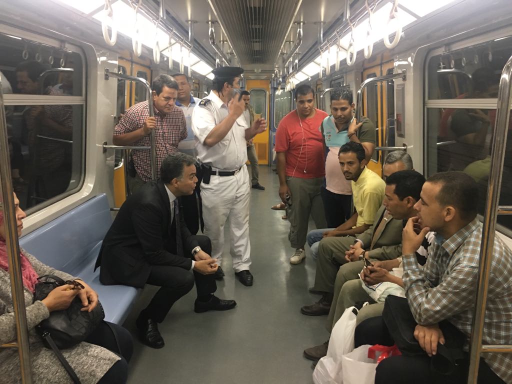 وزير النقل يتفقد المترو