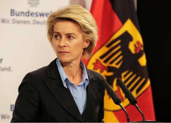 وزيرة الدفاع الألمانية - أورزولا فون دير لاين