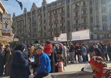 طوابير المرضى أمام صيدلية الاسعاف اليوم