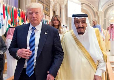 الملك سلمان وترامب خلال زيارة الأخير للرياض قبل نحو اسبوعين
