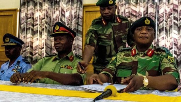 قادة عسكريون في زيمبابوي تولوا مقاليد الأوضاع