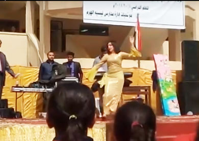 حفل راقصات بمدرسة في الهرم