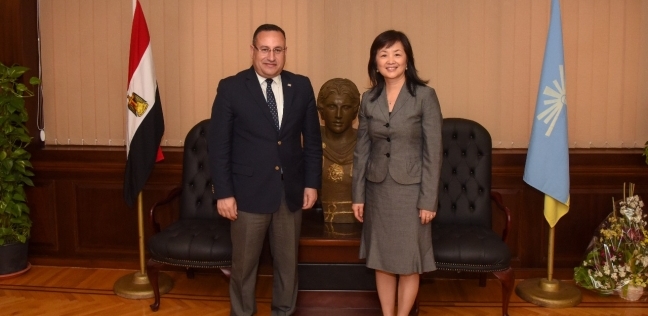 محافظ الإسكندرية مع القنصل الصيني