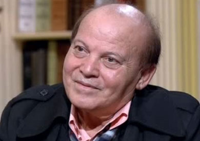 الدكتور ياسين لاشين المتهم متهم بقضايا رشوة وابتزاز جنسي للطالبات