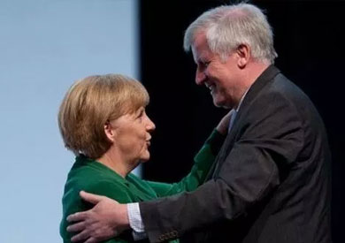 ميركل وزيهوفر