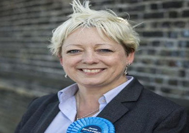 الوزيرة  جاكي دويل-برايس كوزيرة لمنع الانتحار