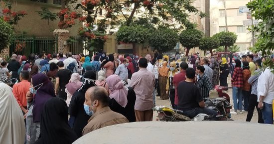 انتظام دخول طلاب الثانوية العامة في لجان أكتوبر لأداء امتحاني الجغرافيا والكيمياء