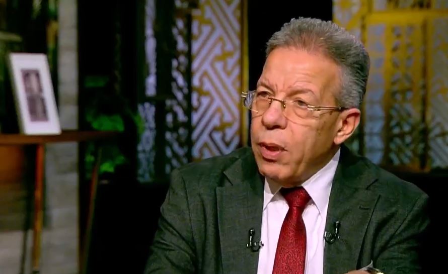 نقيب الأطباء: عوامل جاذبة تدفع الأطباء للعمل في الخارج.. والهجرة لا تتعلق بالمال فقط 