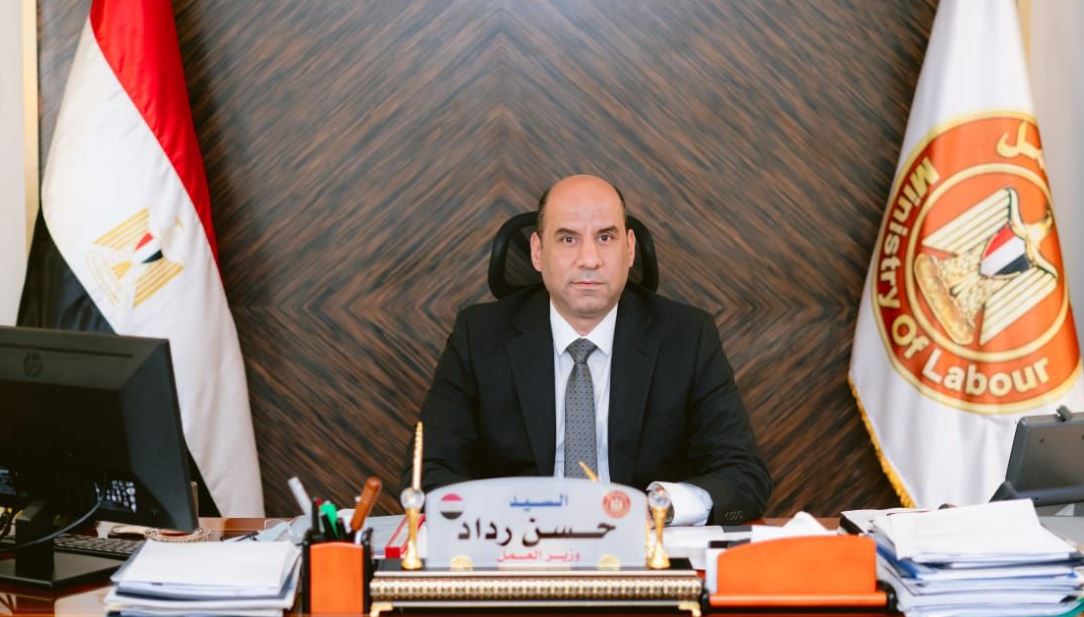 وزير العمل: بدء صرف منحتين دورية واستثنائية للعمالة غير المنتظمة بقيمة 767 مليونا و613 ألف جنيه