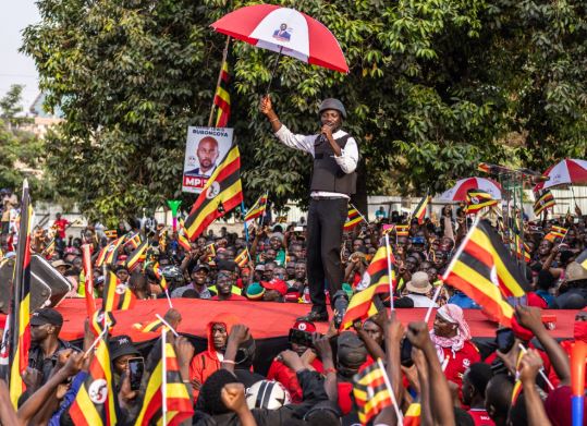 المرشح الرئاسي المعارض في أوغندا بوبي واين ينتقد العملية الانتخابية 