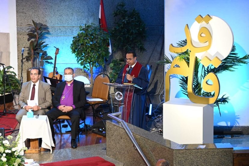 القس أندريه زكي خلال الاحتفال بعيد القيامة . تصوير- أحمد عبدالفتاح