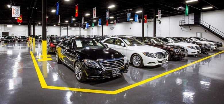 معرض سيارات