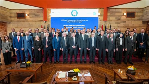 الجامعة الأمريكية تحتفل بتخرج 32 خبيرا من أول دبلومة من نوعها لقطاع البترول والغاز في مصر 