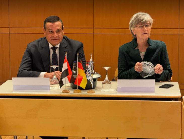 وزير التنمية المحلية يزور ولاية بافاريا الألمانية لبحث التعاون مع مؤسسة هانس سايدل
