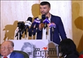 شقيق الصحفي الفلسطيني يحيى اليعقوبي أثناء تسلمه جائزة هيكل للصحافة العربية عن التغطية الميدانية لحرب الإبادة في غزة باحتفالية جوائز مؤسسة محمد حسنين هيكل للصحافة العربية - تصوير: دنيا يونس