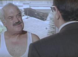 حسن حسني ونور الشريف بمشهد من فيلم دماء على الأسفلت 1992