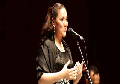 المطربة مى فاروق