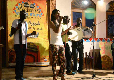 أحد الحفلات الغنائية لفريق أفرونوبيا باند