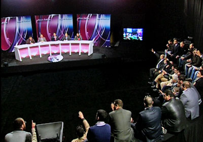 استوديو (ساعة حساب) في طرابلس     (أ. ف. ب)