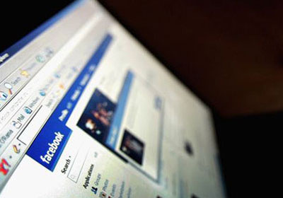 احدى مواقع التواصل الاجتماعي فيس بوك