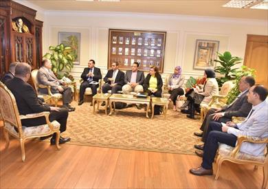 محافظ أسيوط يلتقي وفد التنمية المستدامة